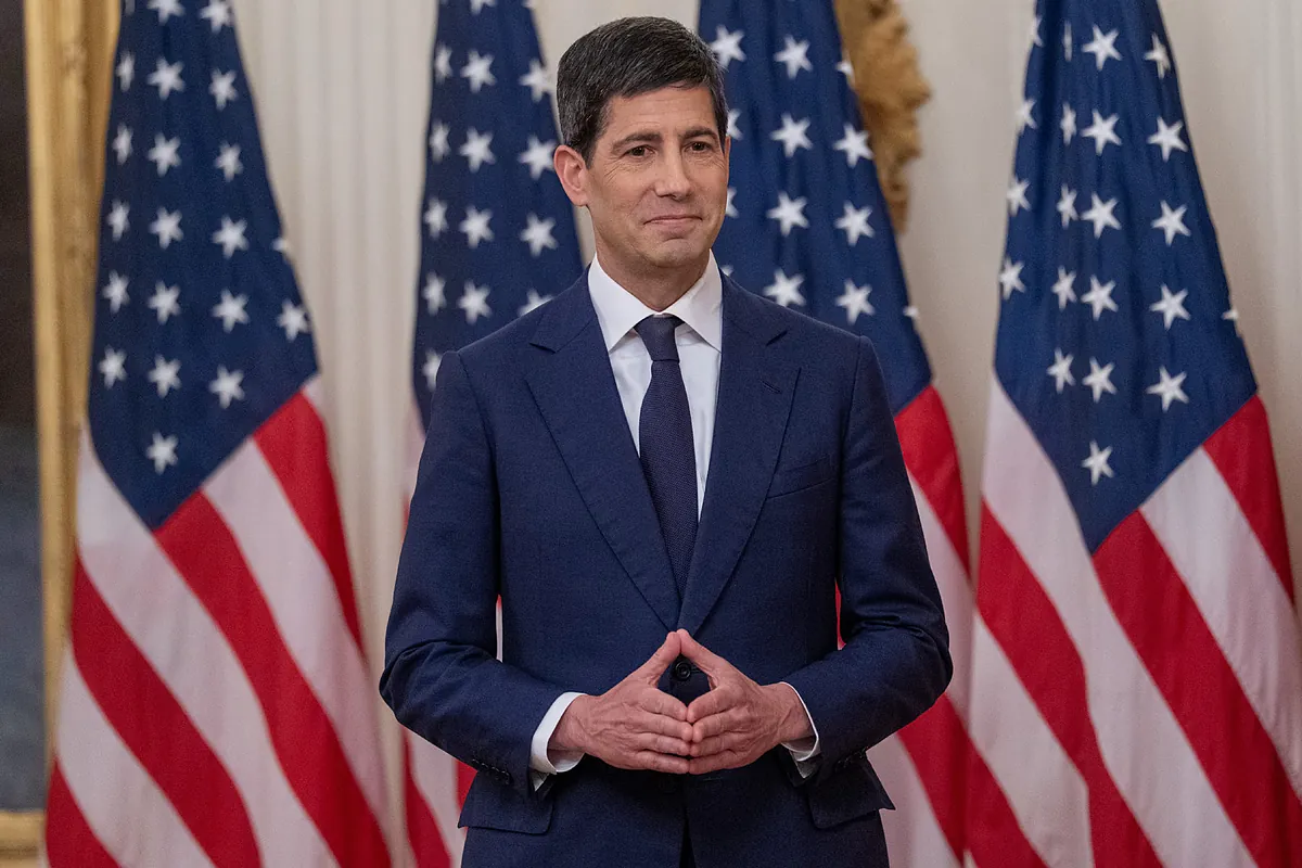 Kevin Warsh se estrenará en la Fed sin recortes de tipos