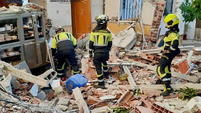 La explosión de una bombona hunde parte de un restaurante en Málaga y deja 8 heridos