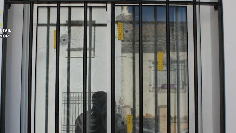 Detenidos los dos supuestos autores de disparos contra una vivienda de Cuevas Bajas: usaron munición de guerra