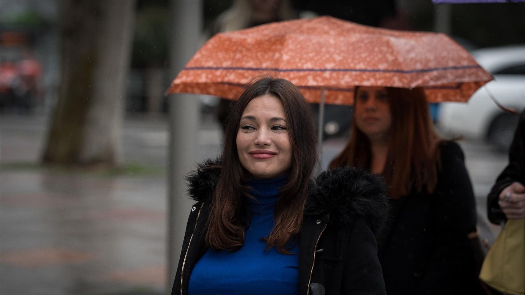 El juez ordena detener a Elisa Mouliaá en cuanto vuelva a España para que declare por la querella de Íñigo Errejón
