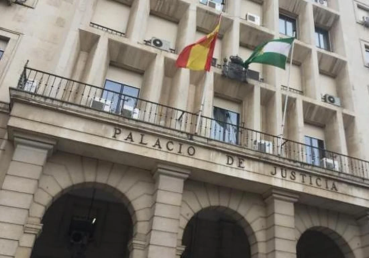 Diez años de cárcel por abusar de su hijastra en Málaga hasta que la madre lo sorprendió infraganti