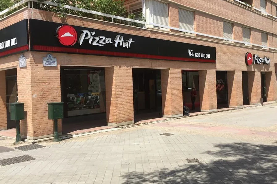 Yum Brands vende la cadena Pizza Hut por 2.700 millones de dólares