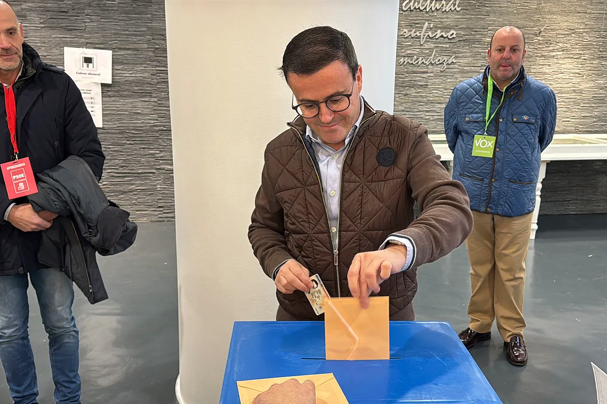 Gallardo admite que el resultado del PSOE es "muy adverso": "Lo destaco sin paliativos"