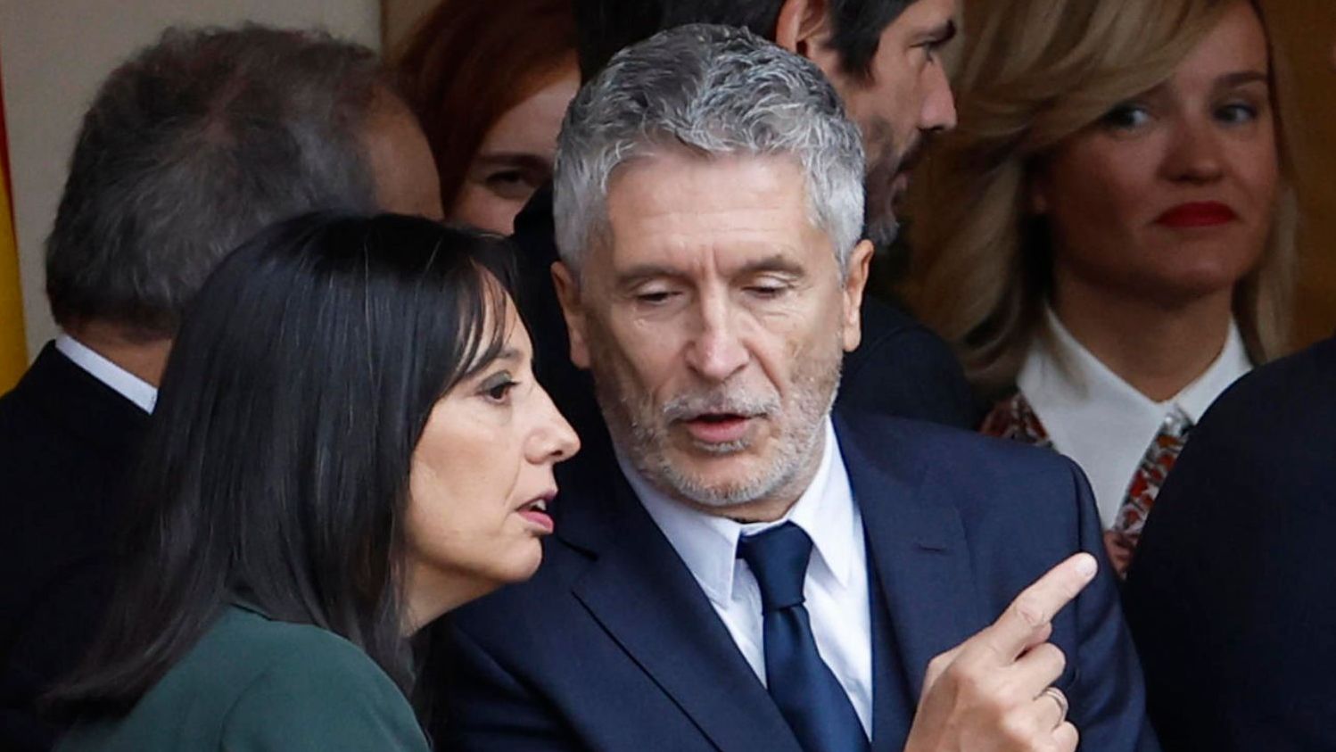 Marlaska, preso de su falsedad tras reconocer la directora de la Guardia Civil que se tomó "dos cafés" con la fontanera del PSOE