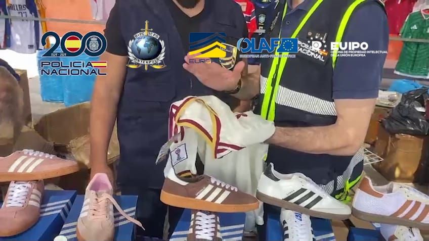 Málaga, clave en el golpe a una red de camisetas falsas del Mundial: 66.000 prendas intervenidas y 95 detenidos