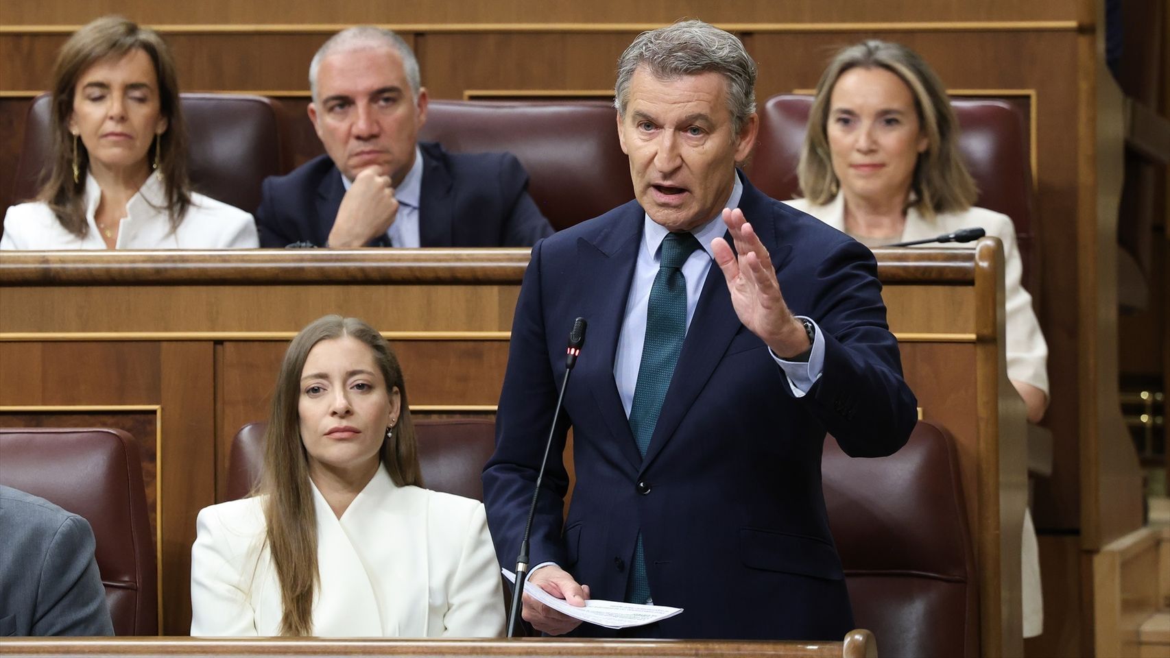 Feijóo llama 'cobarde' a Sánchez por 'amordazar' al Parlamento: 'No quiere que votemos en urna y tampoco en el Congreso'