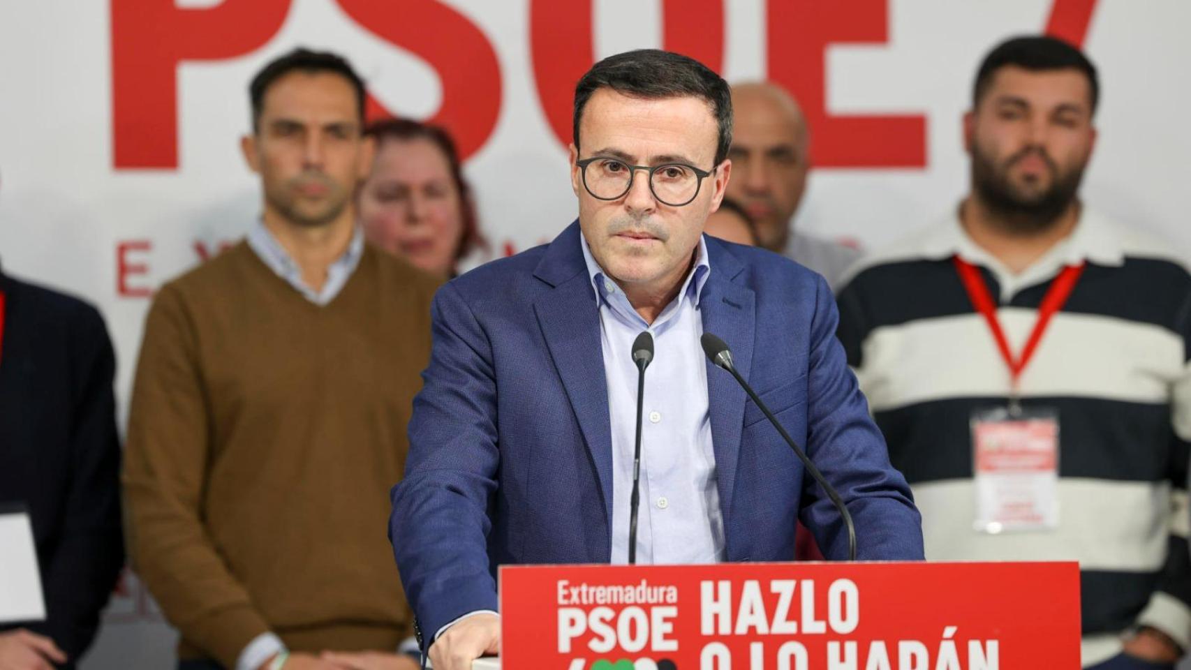 El PSOE circunscribe la debacle a Extremadura pese a obtener el peor resultado de su historia y pide no hacer "lectura nacional"