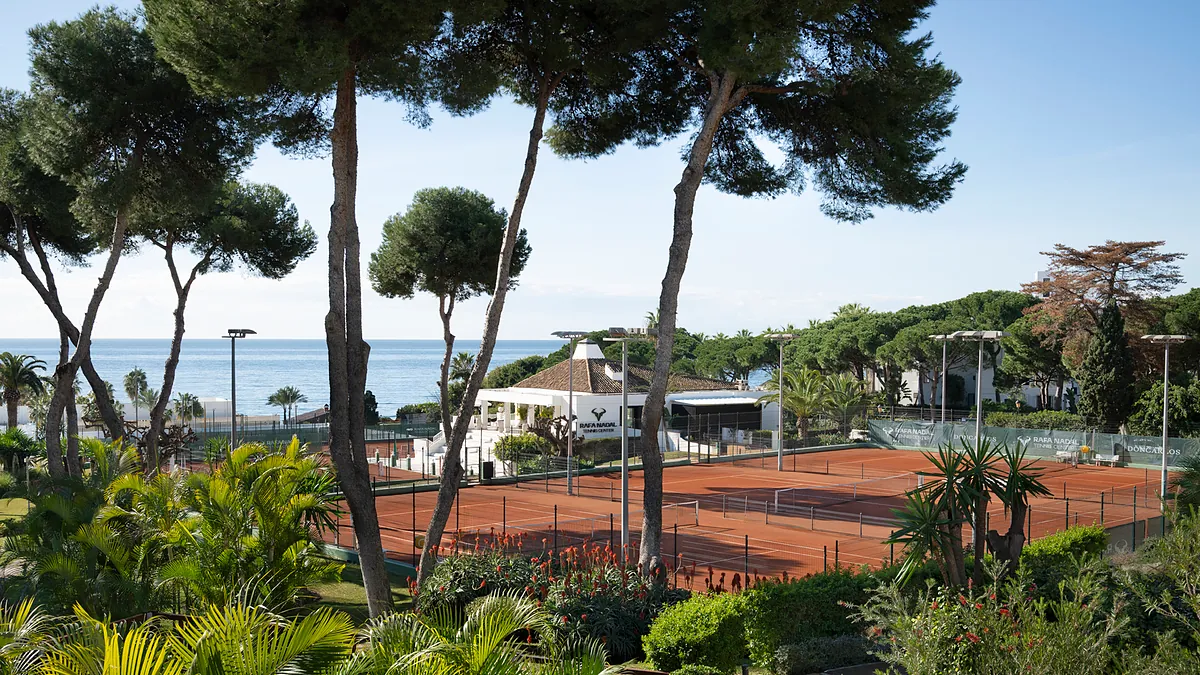 El legendario Hotel Don Carlos Marbella estrena una nueva era con el tenis como punto fuerte