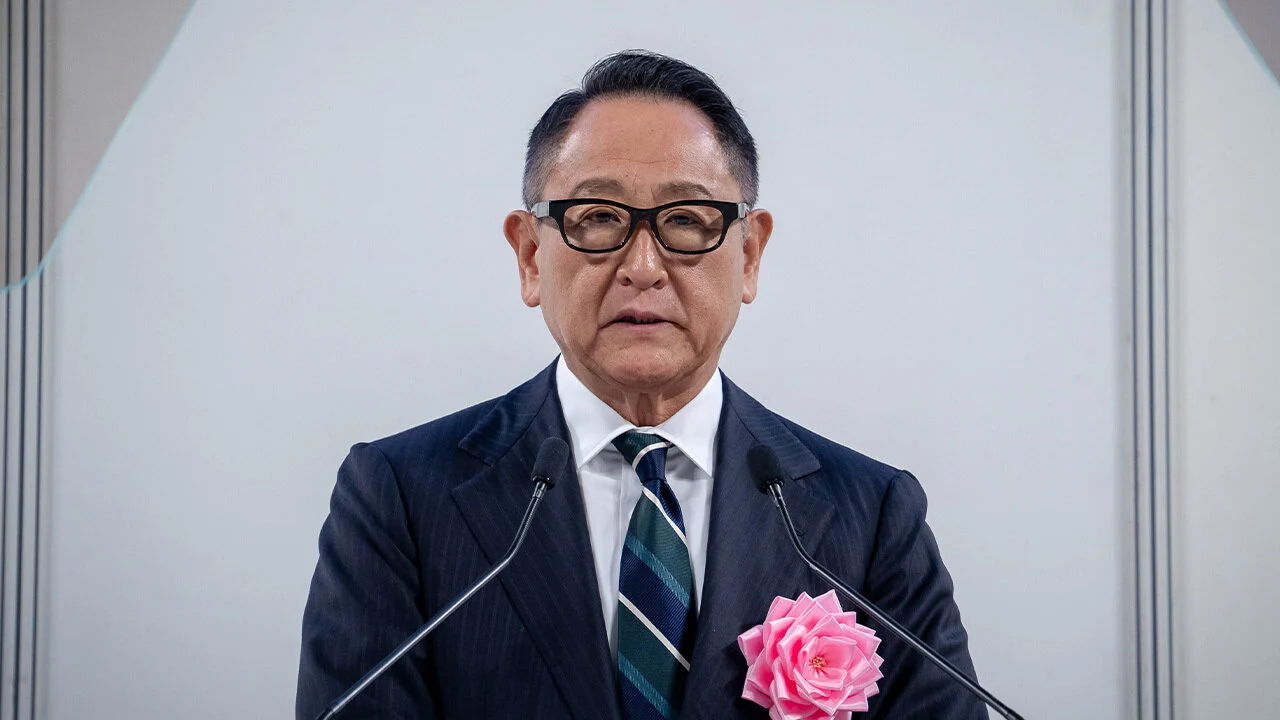Toyota está en plena tormenta, pero sigue confiando en Akio Toyoda como su capitán