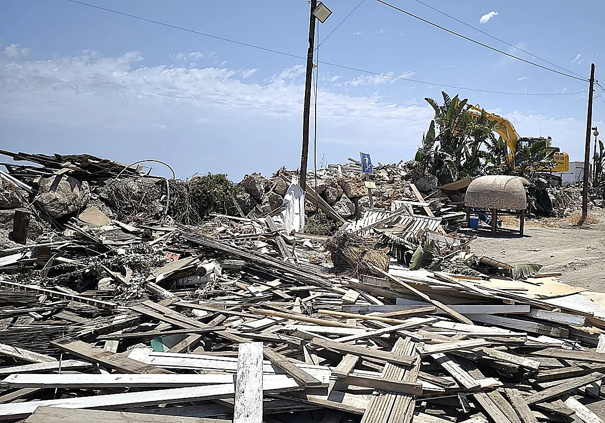 Popular Torre del Mar beach bar pulled down after 18 years of operating without licence