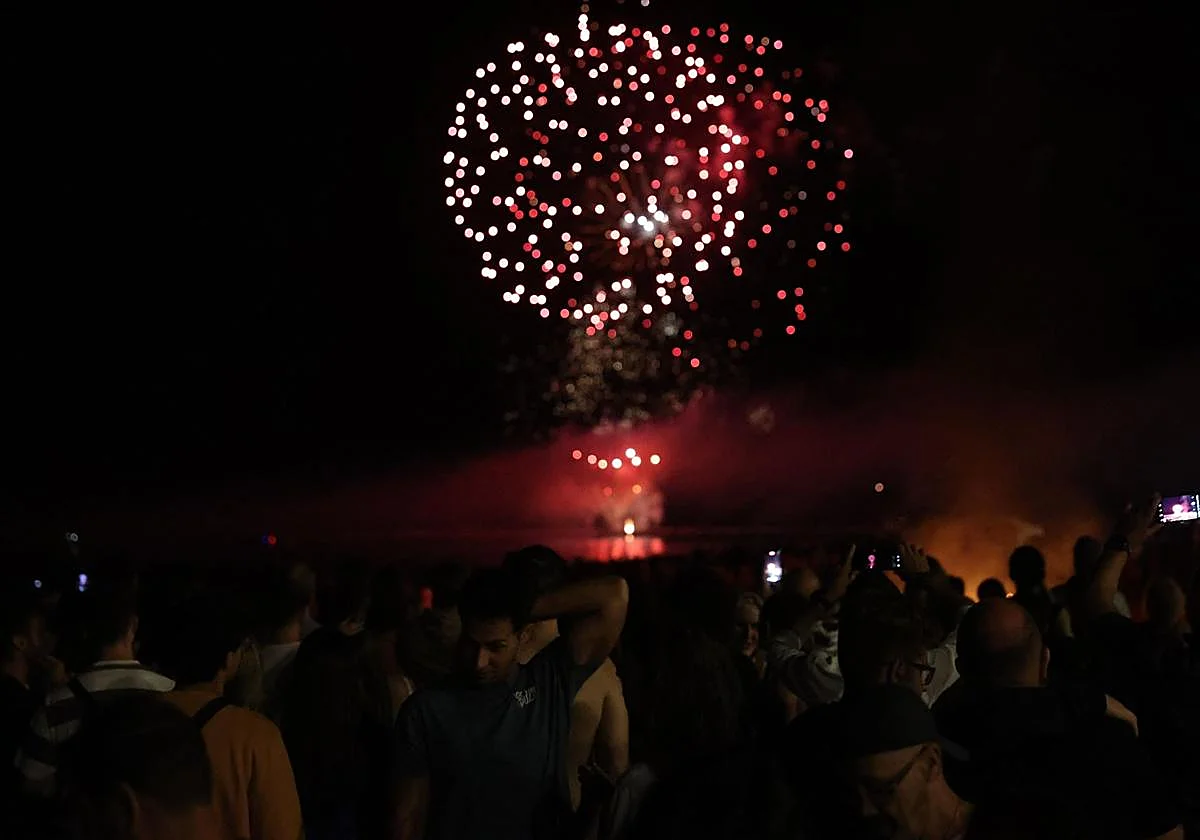 Noche de San Juan en Málaga: música en directo, fuegos artificiales y el tradicional 'júa'