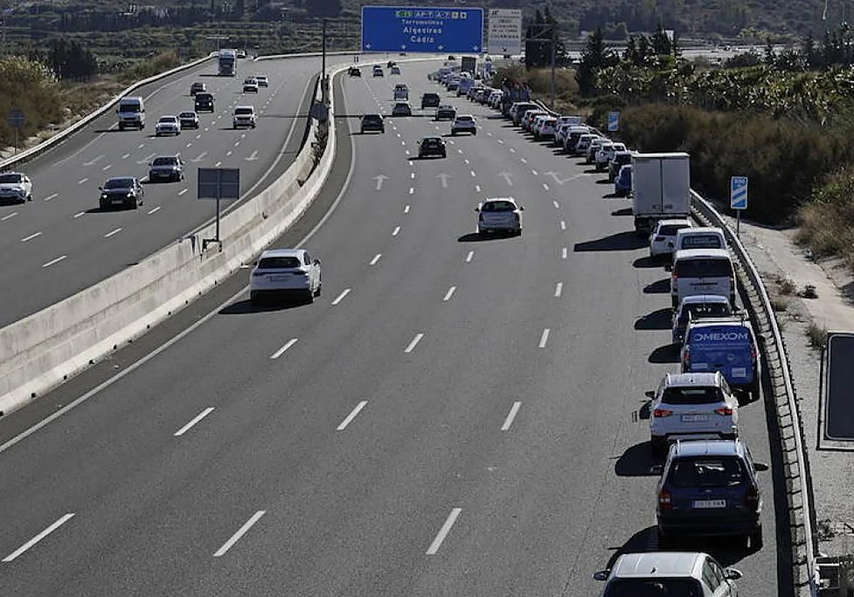 A palos en la A-7: un conductor la emprende a puñetazos tras una colisión en Málaga y el otro responde con una barra metálica