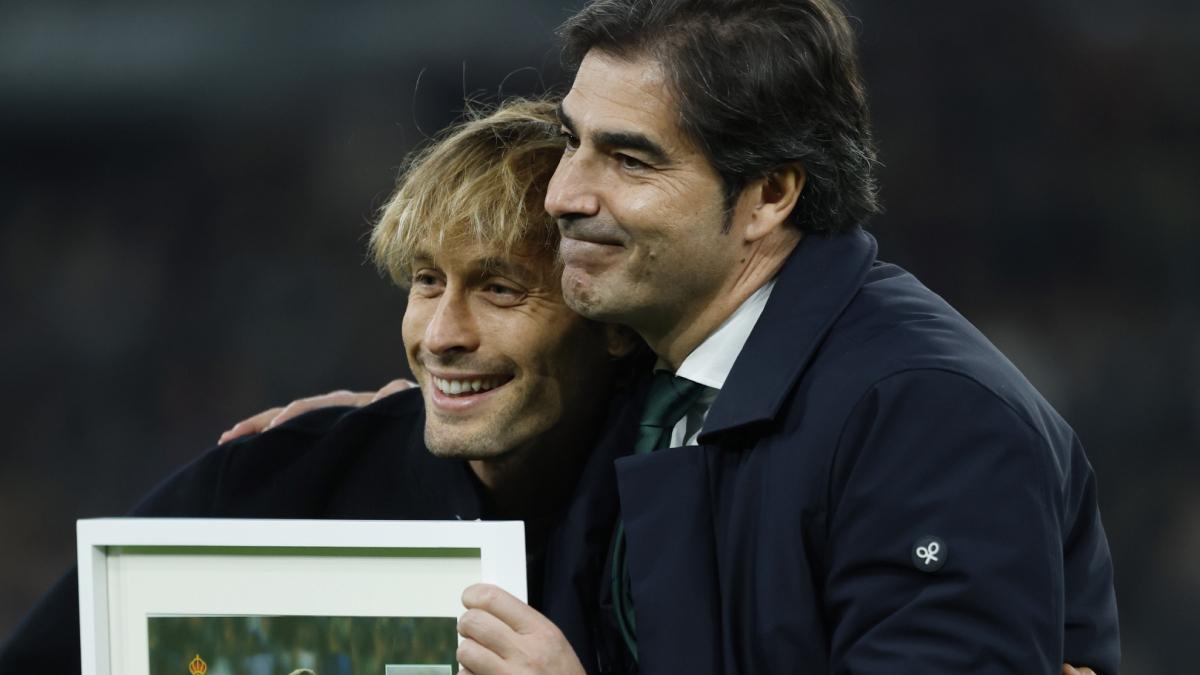 Canales, recibido como una leyenda en La Cartuja